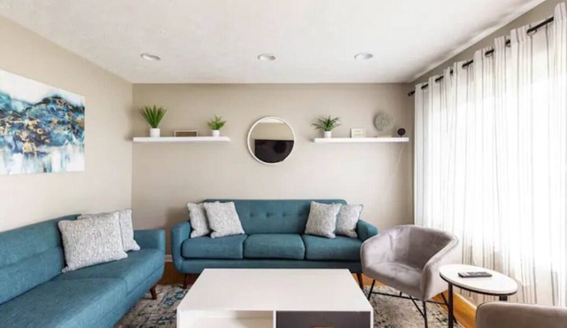 Clean & Comfortable 4BR/2Bath w/King Suite located in Lexington, KY