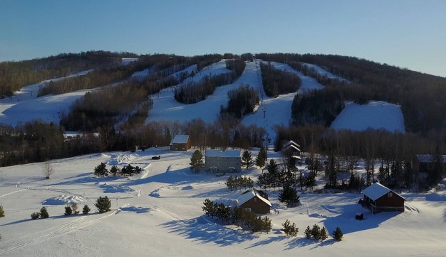 Clean, Comfortable and Quiet Condo at the base of Jackson Creek Summit