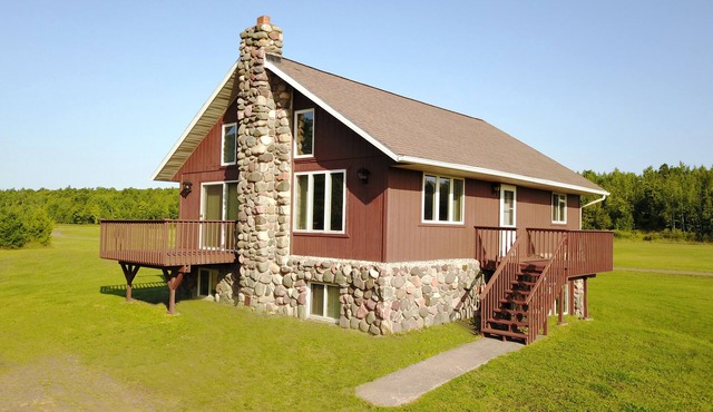 Clean, Comfortable and Quiet Chalet at the base of Jackson Creek Summit