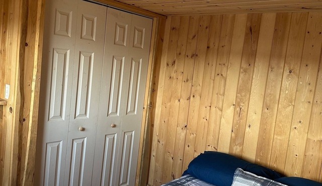 Clean, comfortable cabin. Sleeps 4