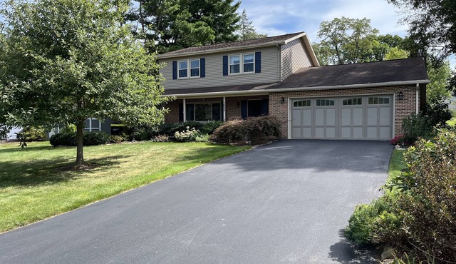 Clean, Comfortable, Close to Campus in a Quiet Neighborhood