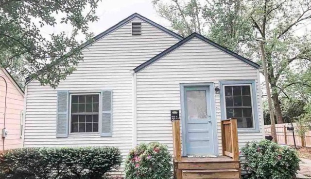 Clean, Comfortable, Close to Schools and Hospital.