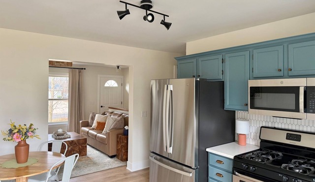 Clean & Comfortable Stay Near Downtown Greenville
