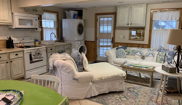 Clean, Comfortable Cottage by the Sea