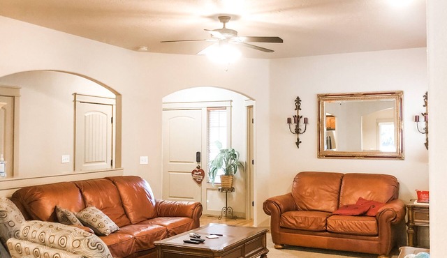 Clean, Comfy, and Cozy Near Everything! (Family and Dogs Friendly:)