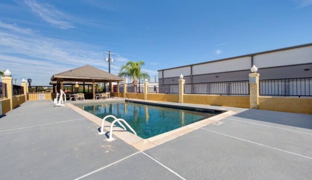 Clean & Comfy Room w/Free Parking – Ideal for Your Next Weslaco Visit | 2 Units