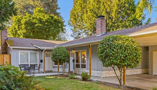 Clean, Comfy & Roomy 2BR w/Queen Beds!