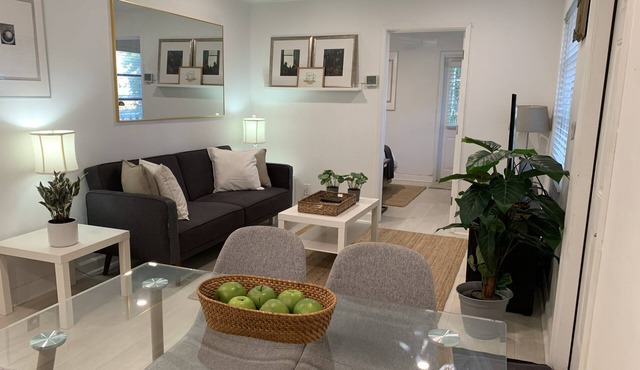 Clean, Contemporary & Charming! 2/2 Cottage – Central Ft Lauderdale Near Beach