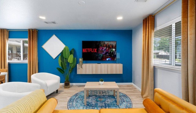 Clean & Convenient Austin Stay, Fast Wi-Fi + Minutes to Airport & I-35!
