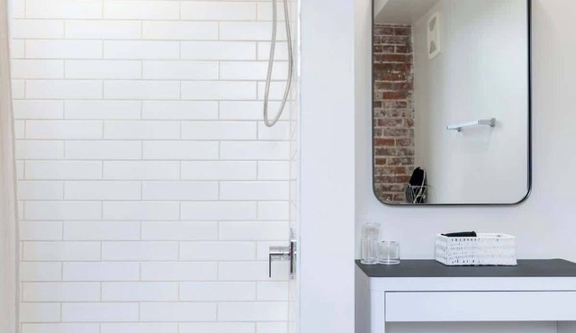 Clean + convenient in dntown LEX