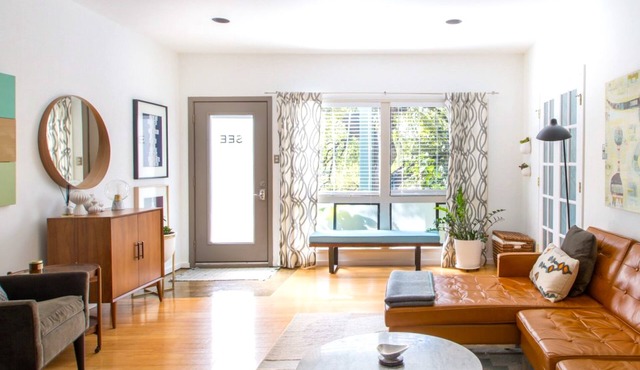 Clean, Cool, and Chic Condo for 30day+ Rent!
