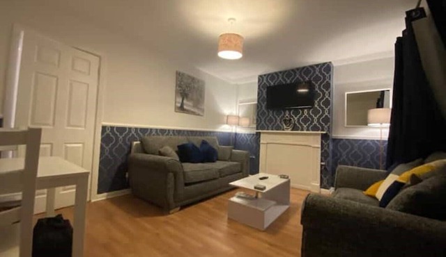 Clean cosy 3 Bedroom house, Free parking & WIFI