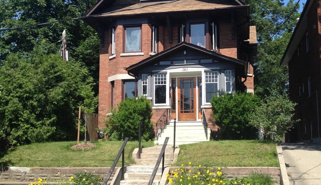 Clean, cozy, 1-bedroom basement apartment: 4-month rental, 2nd semester.