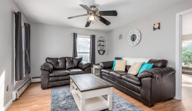 CLEAN & COZY 2 BEDROOM | CLOSE TO LOCAL BEACHES