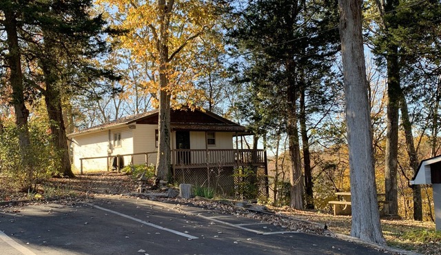 Clean, cozy 2 BR 1 BA house with deck, lake view, lake access, minutes to LCRH