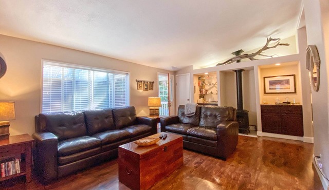 Clean & Cozy 2br/2ba, Remodeled w/Hot Tub, Close To Beach & Town: See Reviews