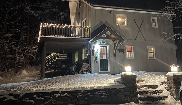 Clean cozy 5 bedroom Okemo Mtn ski house only 3.5 miles from Jackson Gore base!!