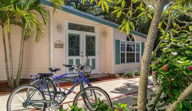 Clean, cozy and beautiful beach house next to Summer Place on Orchid Island