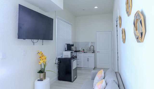Clean Cozy & Charming 2-bedroom Apt near Jetblue Park, Walmart & RSW in Ft Myers
