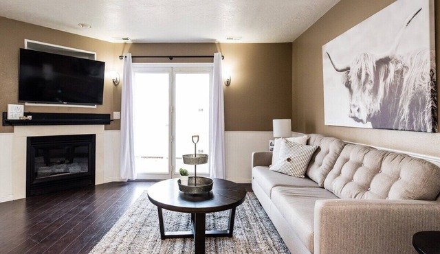 Clean & Cozy - close to everything!