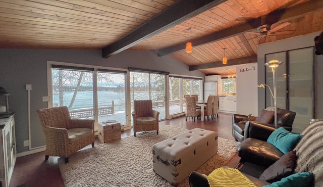 Clean, Cozy & Comfortable Lakefront Retreat