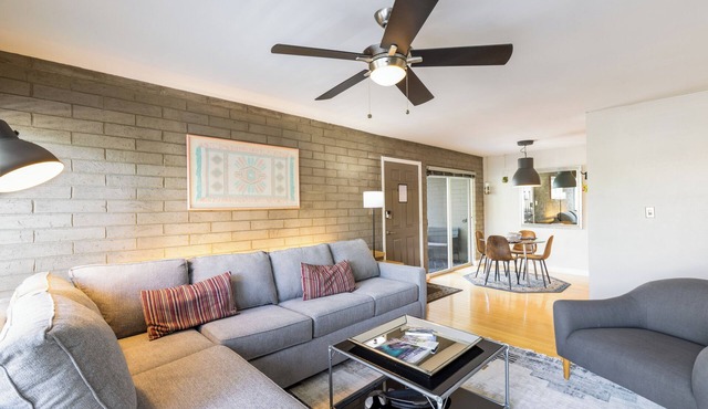 Clean Cozy Condo just steps away from Old Town Fun