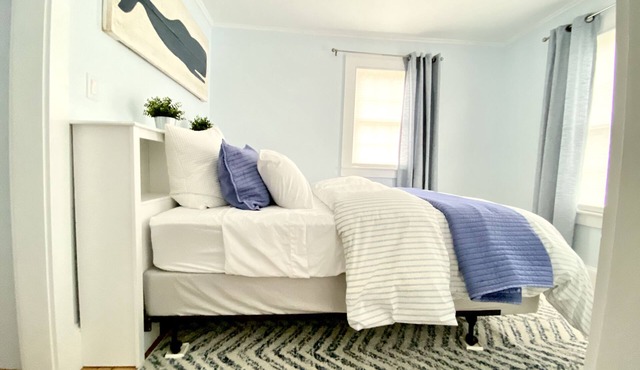 Clean Cozy Cottage Downtown Camden