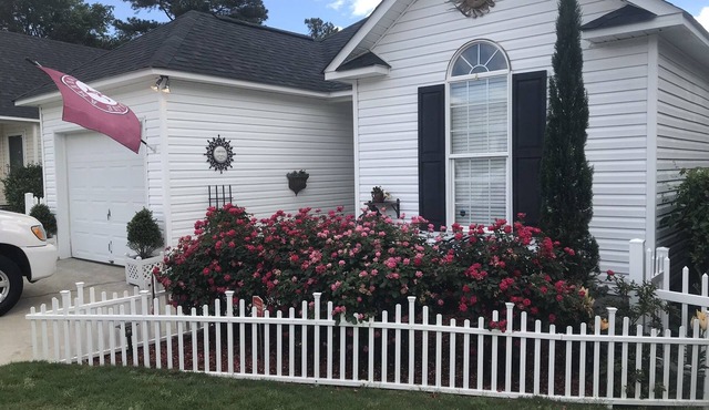 Clean Cozy Cottage Ideally Located