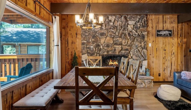 Clean & Cozy Family Cabin Near Lake with A/C