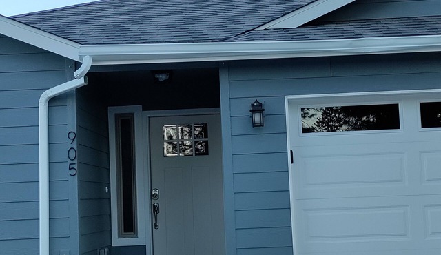 Clean Cozy Family Home near Whitworth University, park,shopping and Mt Spokane