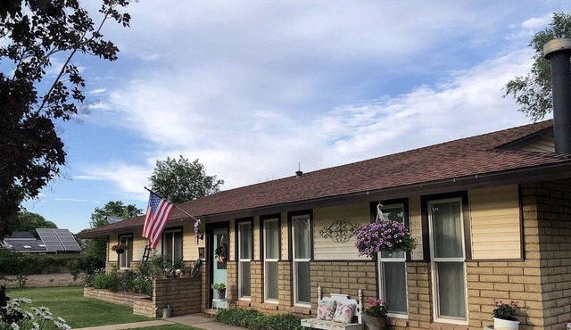 Clean, cozy home in the heart of Snowflake!
