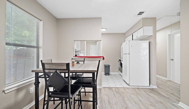 Clean Cozy Home Near Downtown & Fiesta! - accommodates up 8 guest!