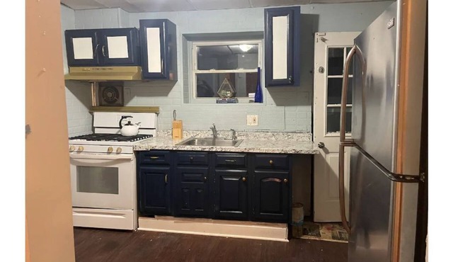 Clean cozy house close to everything have access