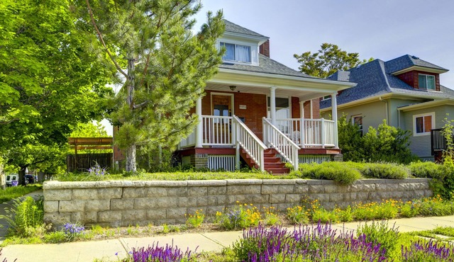 Clean & Cozy Kid-Friendly Home Near Downtown, Highlands, Hwy, Free WiFi
