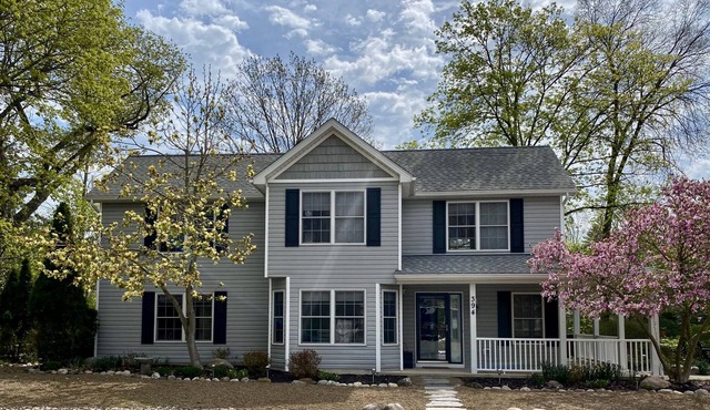 Clean, Cozy Lake House For An Upscale Stay