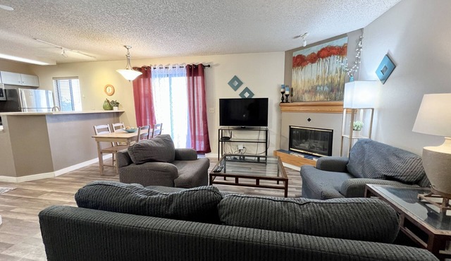 Clean & Cozy One Bedroom Condo W/Kitchen In DTC