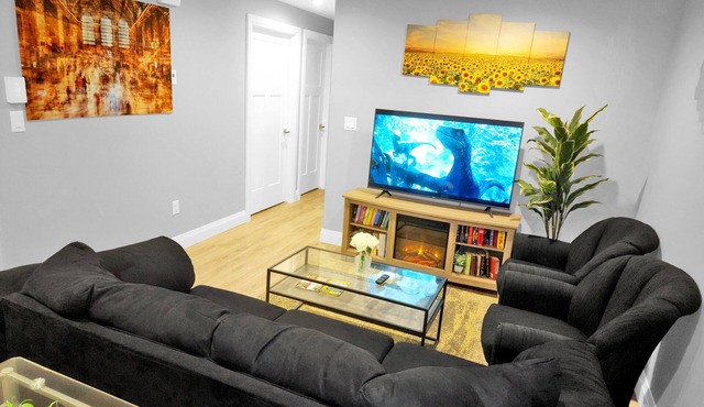 Clean, Cozy Pocket Friendly 2BR + A/C + Workspace + Ethernet & WiFi