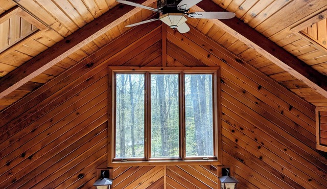 Clean & Cozy Private Hot Tub Sleeps 9 <10min Walk to Ski Brule