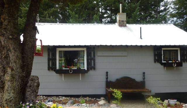 clean,cozy,quite cabin with mountain view