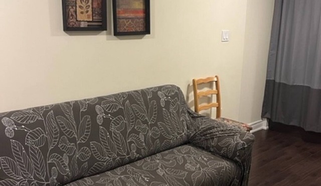 Clean, Cozy & Spacious Suite + Private Bathroom near Toronto Airport !
