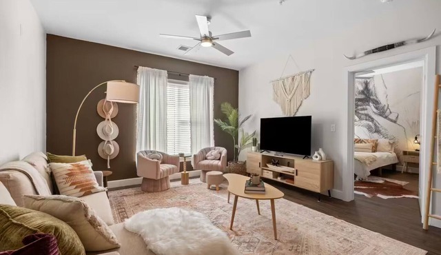 Clean & Cozy Urban Penthouse Walkable to Brdwy Entire rental unit in Nashville