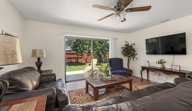 Clean & Cozy! USSSA, Iceplex, Viera, Cocoa Beach, Cruises and Beaches nearby!