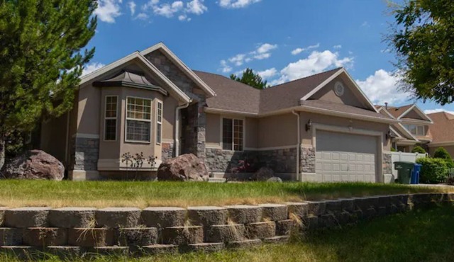 Clean, Family Friendly, Spacious, Comfy Mattress, All 3 King Beds