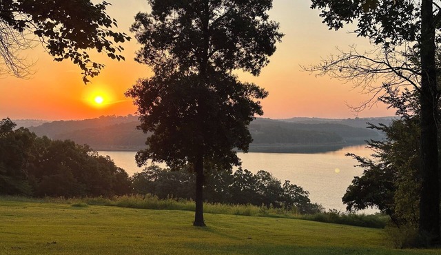 Clean, Family/Pet Friendly Lake View, 2-Bdrm Cabin Near Several Marinas/launches