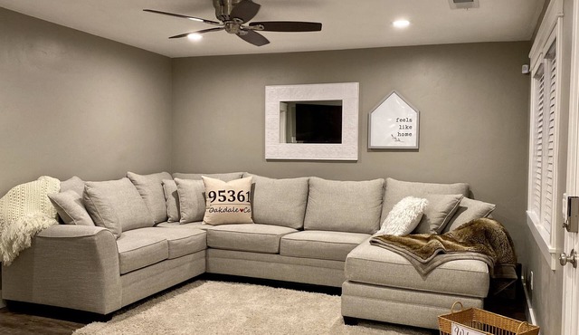 Clean freaks! Cute, Modern, Clean, Updated Duplex!