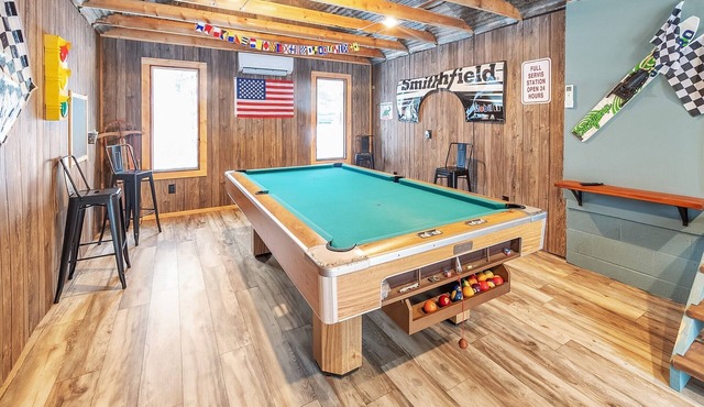 Clean Fresh Spacious in Lake Harmony!