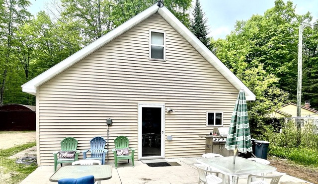 Clean, fully stocked Cabin with water frontage on the gorgeous Pike Lake Chain