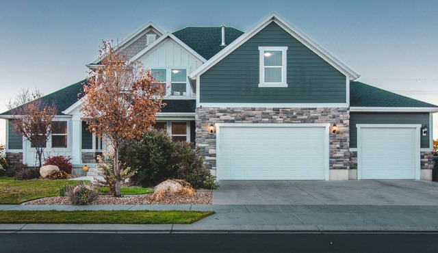 Clean Golf Home w/Scenic Views - Up to 4500 sqft, 8 Spacious Rooms, 4.5 Bath!
