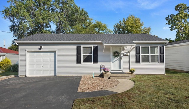 Clean Home Sleeps 6, Full Kitchen, Backyard, Perfect for Families, Pet-Friendly!