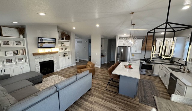 Clean House w/ Firepit + Car Rental/airport shuttle available upon request